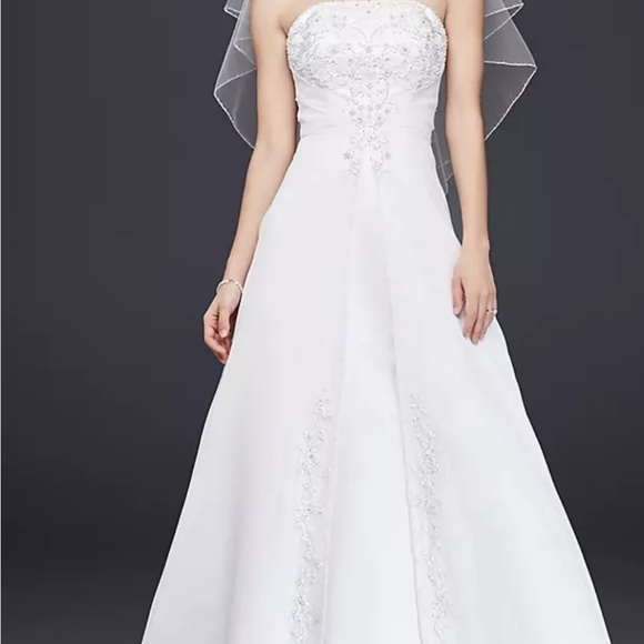 David’s Bridal NWT A line Chiffon Split Front Overlay Wedding Dress STYLE# V9010 - Picture 2 of 16